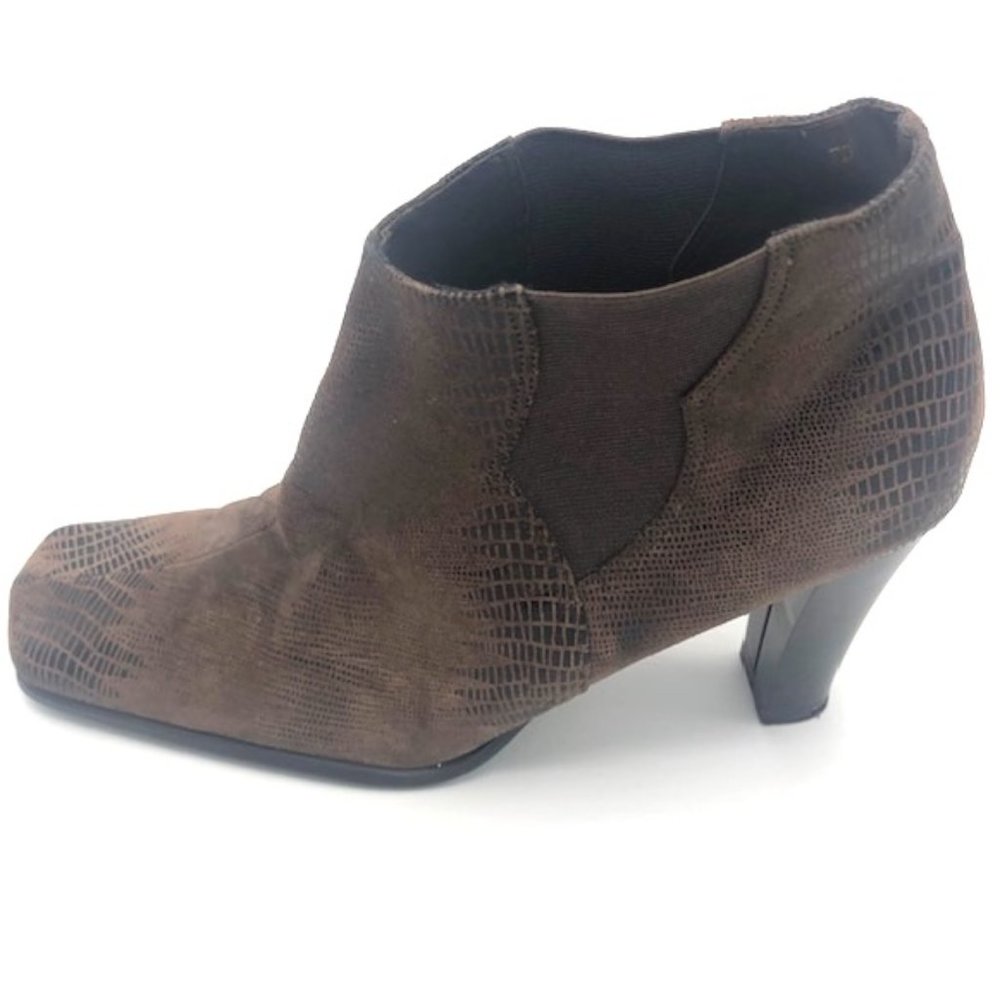Newport News Brown Leather Ankle Booties 7B